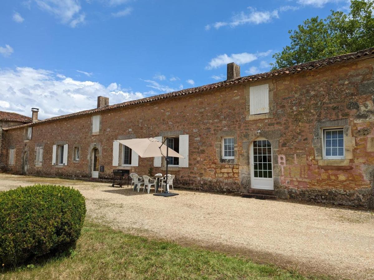 Gite Charmant Au Coeur D'Un Chateau Historique Avec Parc, Proche De Cognac, Ideal Famille Et Nature - Fr-1-653-167 Cherves-de-Cognac Exterior photo