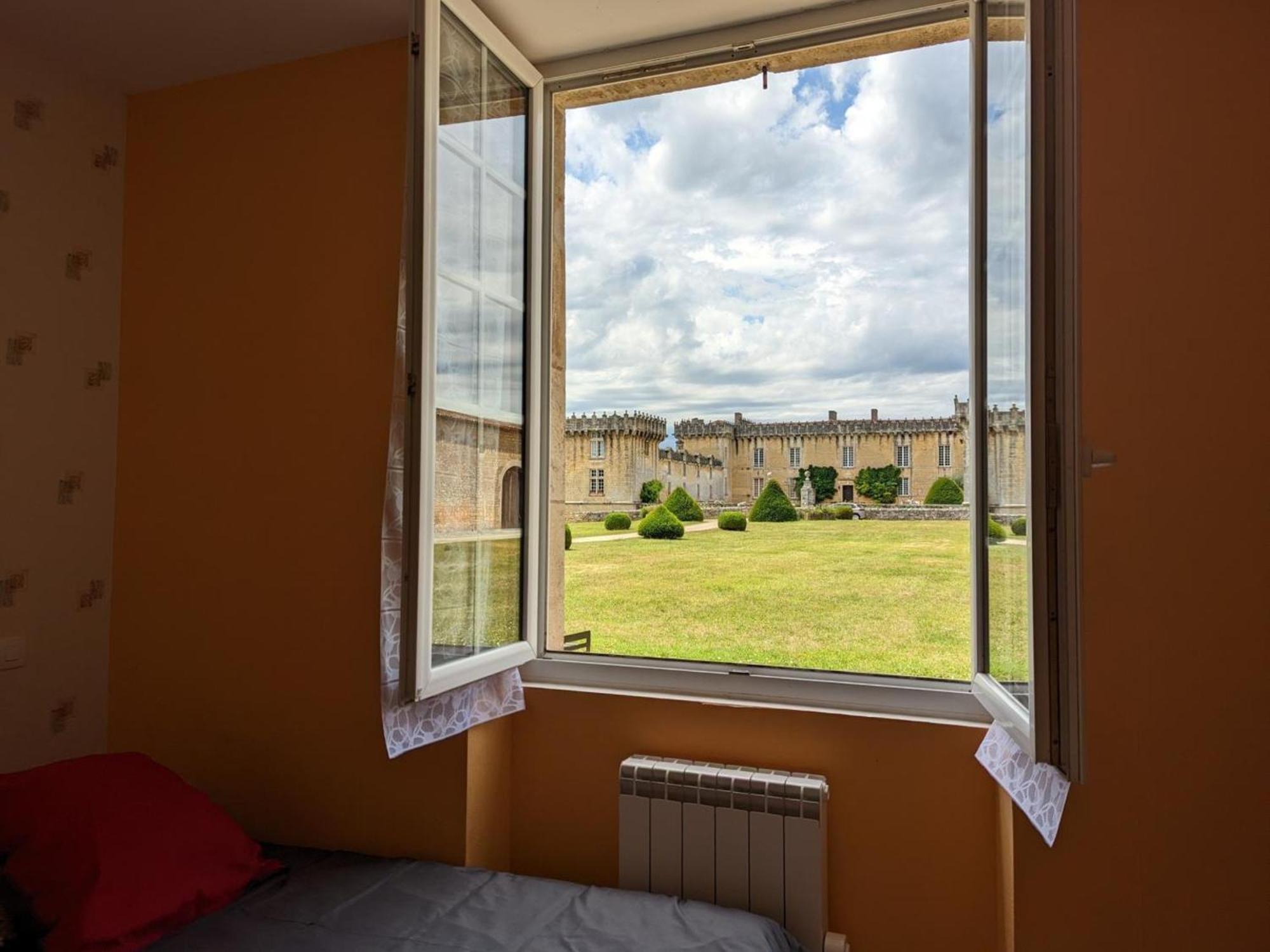 Gite Charmant Au Coeur D'Un Chateau Historique Avec Parc, Proche De Cognac, Ideal Famille Et Nature - Fr-1-653-167 Cherves-de-Cognac Exterior photo
