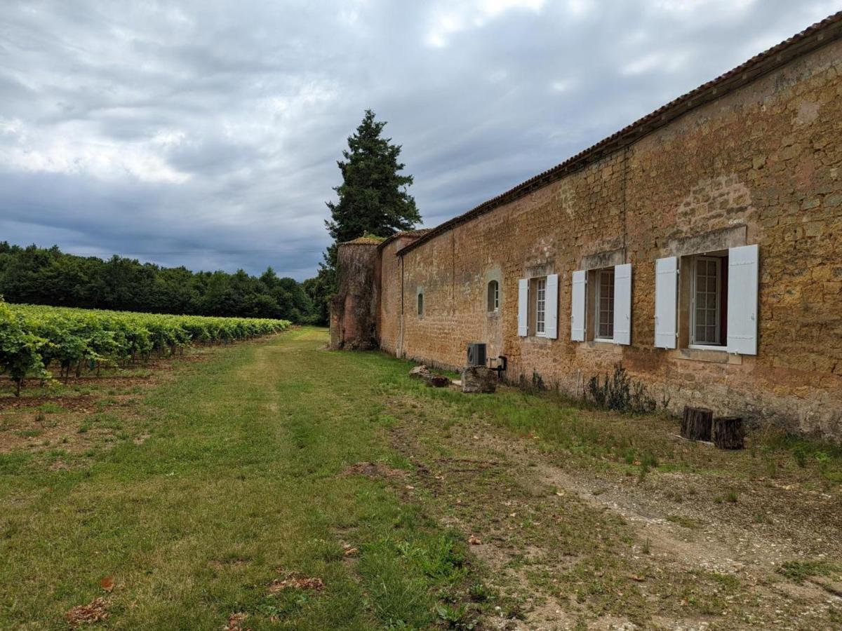 Gite Charmant Au Coeur D'Un Chateau Historique Avec Parc, Proche De Cognac, Ideal Famille Et Nature - Fr-1-653-167 Cherves-de-Cognac Exterior photo