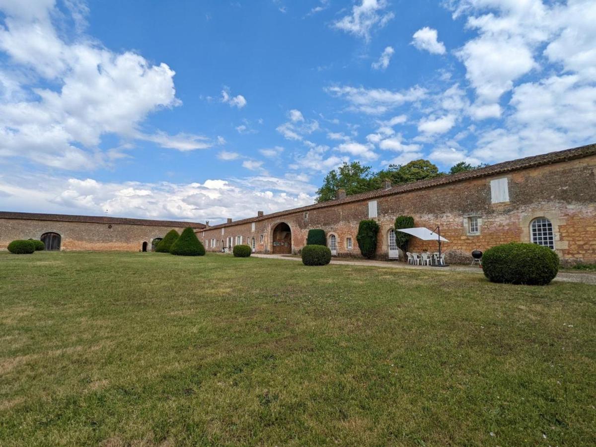 Gite Charmant Au Coeur D'Un Chateau Historique Avec Parc, Proche De Cognac, Ideal Famille Et Nature - Fr-1-653-167 Cherves-de-Cognac Exterior photo